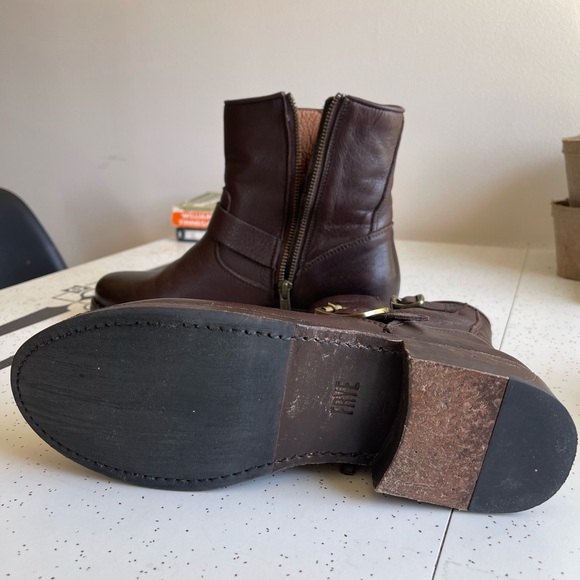 New! Brown Frye boots - Picture 2 of 6